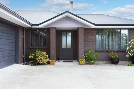 Photo of property in 8 Gordon Street, Woodville, 4920