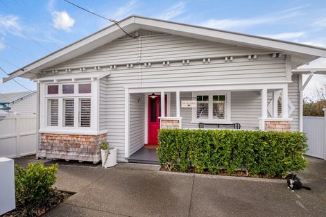 Photo of property in 18 William Bond Street, Stanley Point, Auckland, 0624