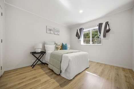 Photo of property in 15 Nor'east Drive, Northcross, Auckland, 0632
