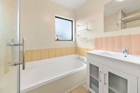 Photo of property in 2/24 Norrie Smith Avenue, Flat Bush, Auckland, 2023