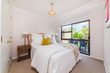 Photo of property in 84 Mirrabooka Avenue, Botany Downs, Auckland, 2010