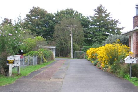 Photo of property in 52 Buscomb Avenue, Henderson, Auckland, 0610
