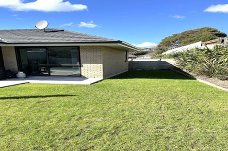 Photo of property in 17 Mooring Close, Whitby, Porirua, 5024