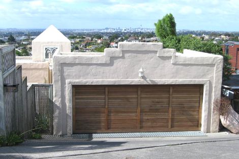 Photo of property in 123 Sunset Road, Totara Vale, Auckland, 0632