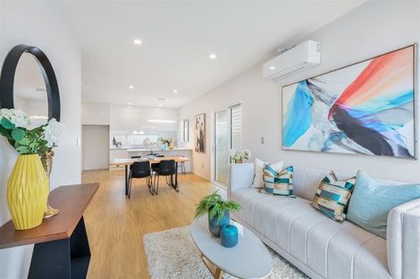 Photo of property in 3d Kingdale Road, Henderson, Auckland, 0610