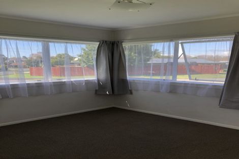 Photo of property in 61 Luton Avenue, Sunnyhills, Auckland, 2010