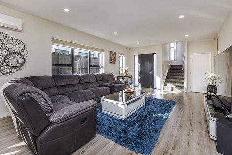 Photo of property in 76 Twin Parks Rise, Papakura, 2110