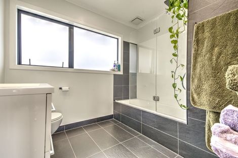 Photo of property in 51 Mears Road, St Andrews, Hamilton, 3200