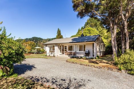 Photo of property in 9 Te Herekiekie Street, Turangi, 3334