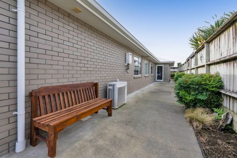 Photo of property in 2 Rayner Way, Glen Avon, New Plymouth, 4312