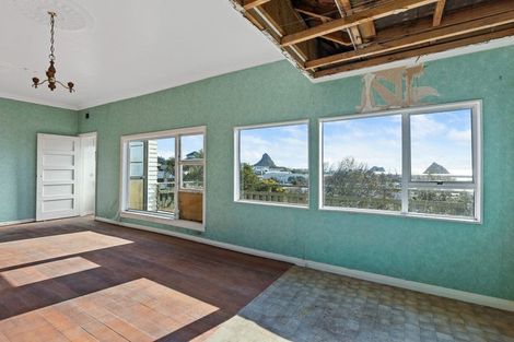 Photo of property in 11 South Road, Moturoa, New Plymouth, 4310