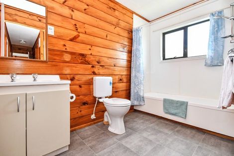 Photo of property in 2/29 Beach Road, Pahurehure, Papakura, 2113