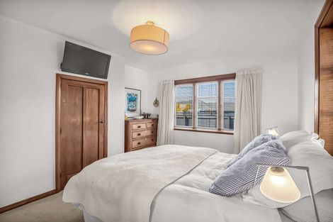 Photo of property in 121 Selwyn Street, Somerfield, Christchurch, 8024