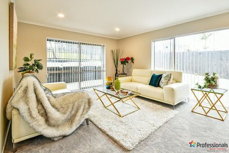 Photo of property in 18 Staten Place, Mangere, Auckland, 2022