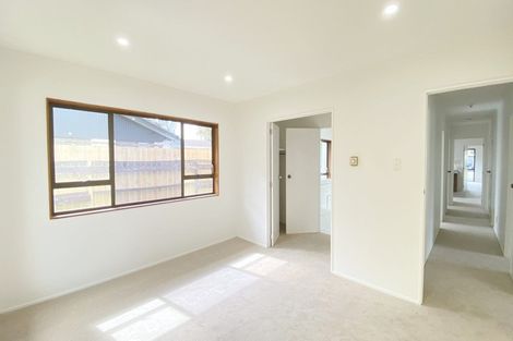 Photo of property in 3 Balgowan Terrace, Conifer Grove, Takanini, 2112