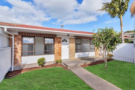 Photo of property in 2/115 Mcleod Road, Te Atatu South, Auckland, 0610