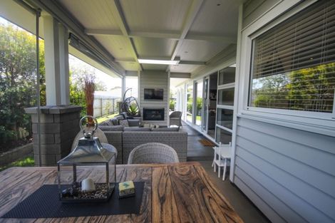 Photo of property in 4 Robert Might Road, Kumeu, 0810