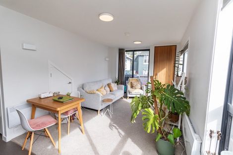 Photo of property in 2/17 Nairn Street, Mount Cook, Wellington, 6011