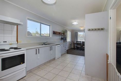 Photo of property in 8 Papa Place, Birkdale, Auckland, 0626