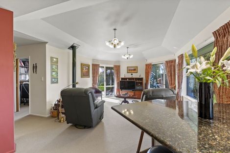 Photo of property in 36 Farnswood Place, Redwood, Christchurch, 8051