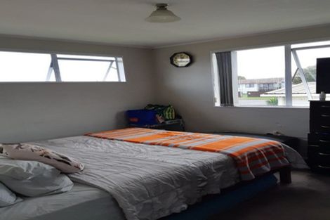 Photo of property in 2 Sparrow Place, Weymouth, Auckland, 2103