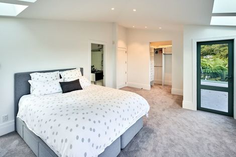 Photo of property in 21 Dillon Street, Lowry Bay, Lower Hutt, 5013