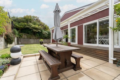 Photo of property in 5 Lane Crescent, Tawa, Wellington, 5028