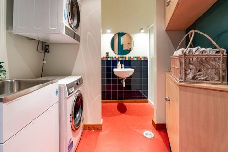 Photo of property in 142 Grafton Road, Roseneath, Wellington, 6011