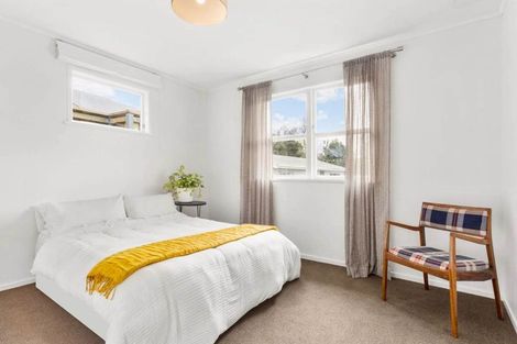 Photo of property in 75a Vandeleur Avenue, Birkdale, Auckland, 0626