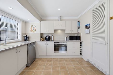 Photo of property in 2/18 Glengowan Place, Conifer Grove, Takanini, 2112