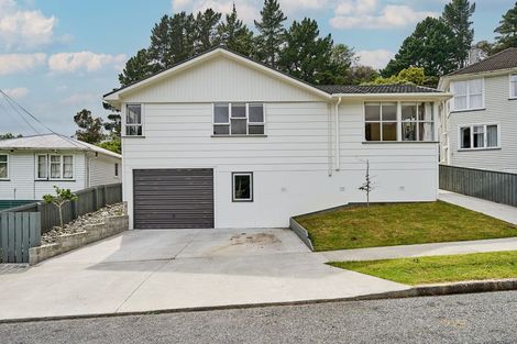 Photo of property in 4 Thomson Grove, Stokes Valley, Lower Hutt, 5019