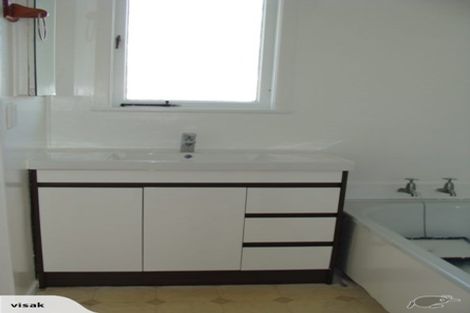 Photo of property in 90 Edgewater Drive, Pakuranga, Auckland, 2010