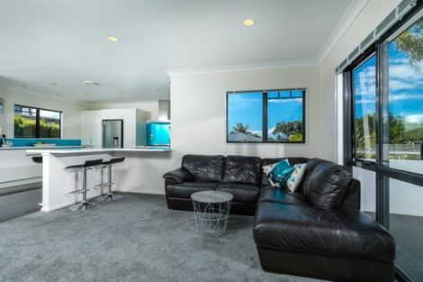 Photo of property in 1/3 Auld Street, Torbay, Auckland, 0630