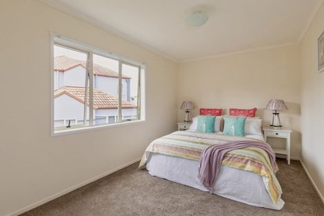 Photo of property in 19 Stolford Crescent, New Lynn, Auckland, 0600
