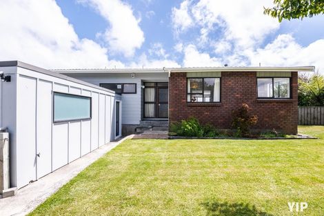 Photo of property in 16 Dominica Crescent, Grenada Village, Wellington, 6037