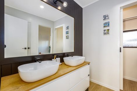 Photo of property in 22 Mercury Way, Whitby, Porirua, 5024