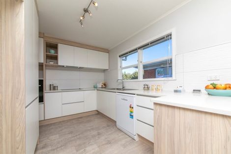 Photo of property in 122 Avondale Road, Avondale, Christchurch, 8061