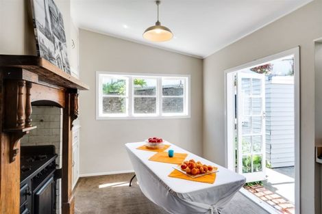 Photo of property in 11 Havelock Road, Hospital Hill, Napier, 4110