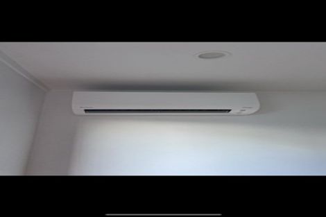 Photo of property in 2/1020 East Coast Road, Fairview Heights, Auckland, 0630