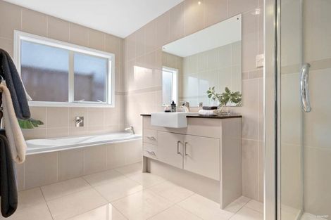 Photo of property in 15 Kouras Place, Flat Bush, Auckland, 2016