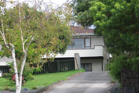 Photo of property in 23 Darlington Place, Glendene, Auckland, 0602