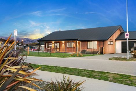 Photo of property in 8 Hebbard Court, Albert Town, Wanaka, 9305