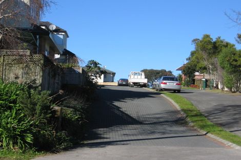 Photo of property in 4/51 Redoubt Road, Goodwood Heights, Auckland, 2105