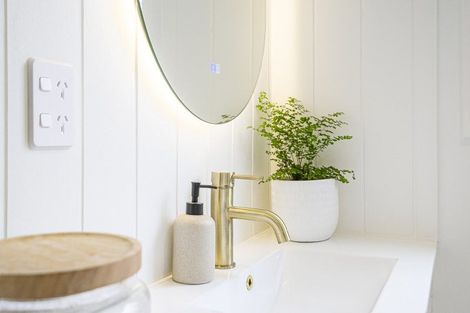 Photo of property in 2/19 Burnham Street, Seatoun, Wellington, 6022