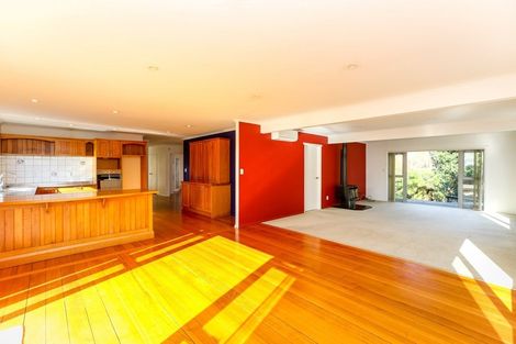 Photo of property in 82 Wairau Road, Oakura, 4314