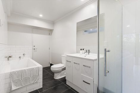 Photo of property in 15 Beach Road, Mellons Bay, Auckland, 2014