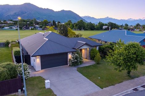 Photo of property in 128 Kings Drive, Wanaka, 9305