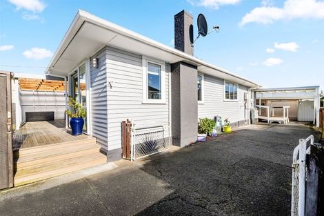 Photo of property in 4 Rixon Place, Te Atatu Peninsula, Auckland, 0610