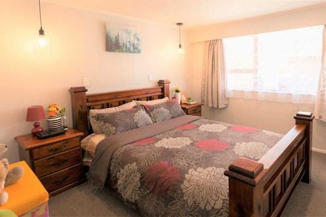 Photo of property in 32a Mahana Road, Paraparaumu Beach, Paraparaumu, 5032