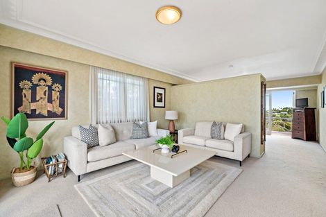 Photo of property in 30 Fairfax Avenue, Northcote, Auckland, 0627